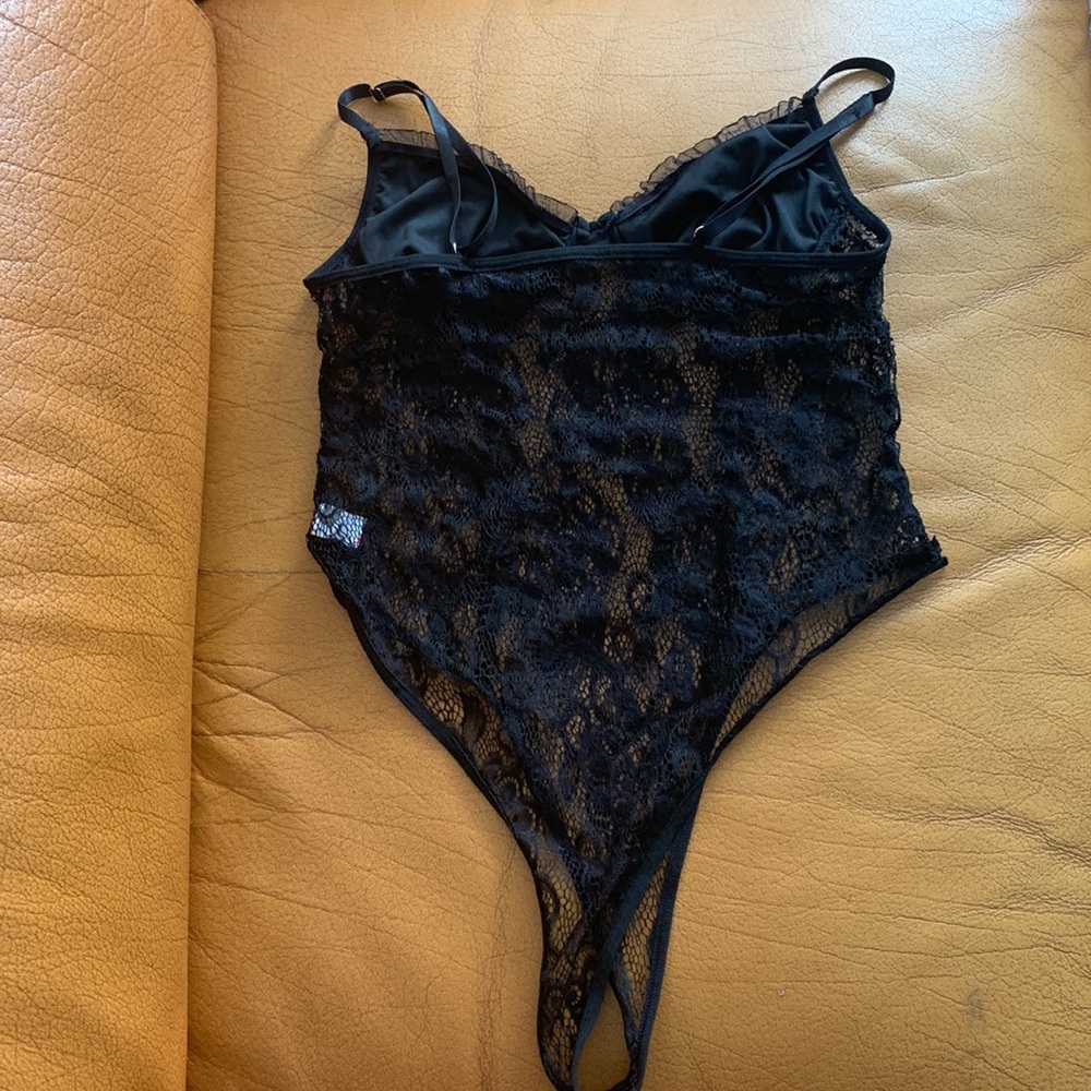Intimate - Picture 2 of 4
